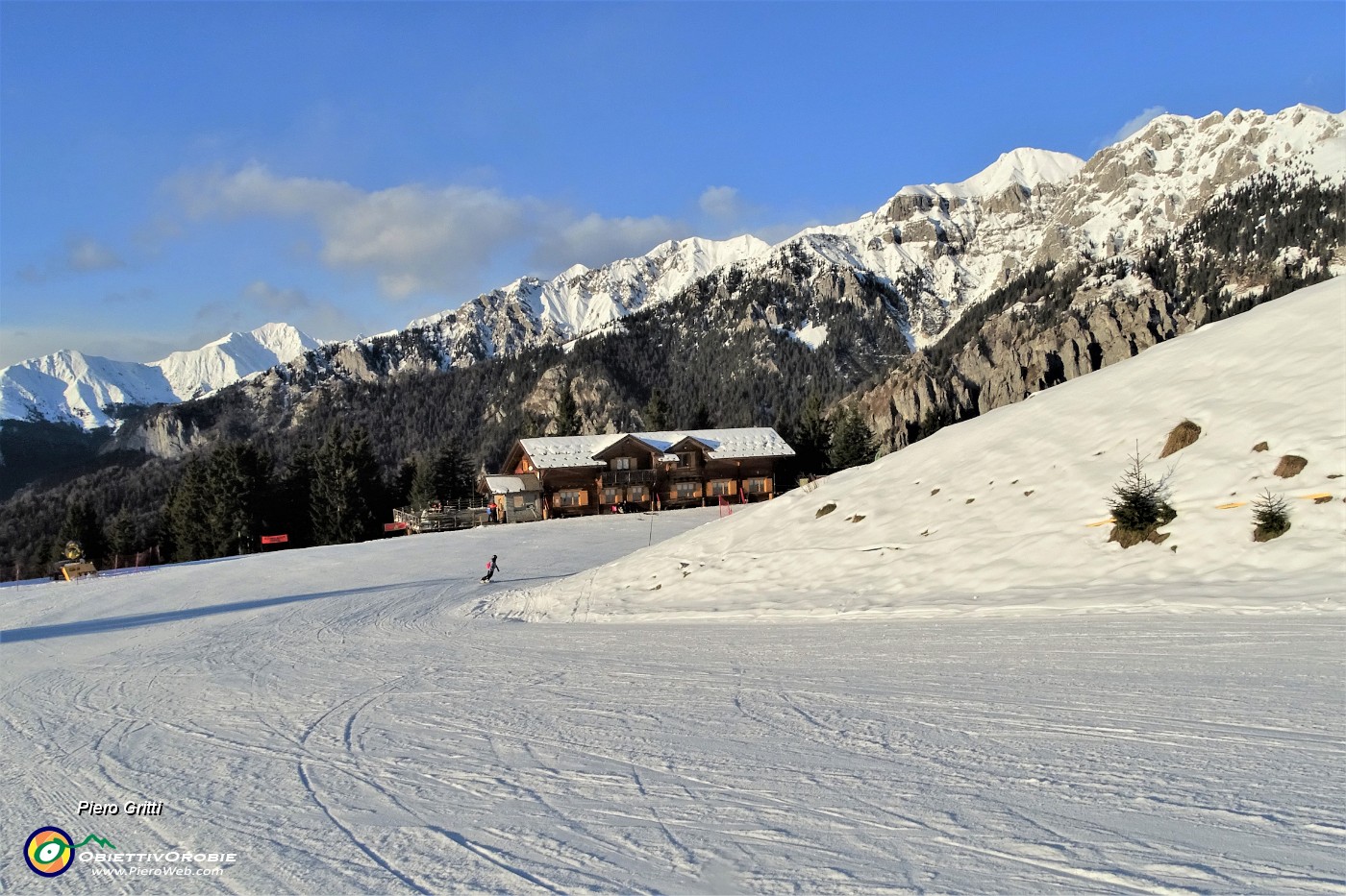 82 Rientrato dalla pista panoramica al Rif. Gremei.JPG